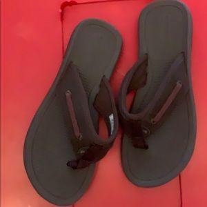 Boys Sperry flip flops